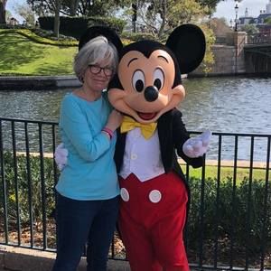 Meet your Posher, Lorraine